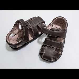 See Kai Run brown leather fishermen sandals